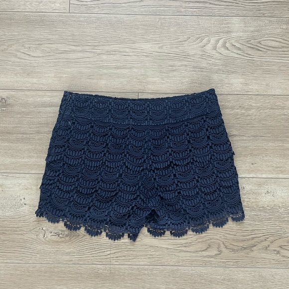 LOFT Navy Blue Lace Overlay Shorts – Size 4 - Picture 3 of 3
